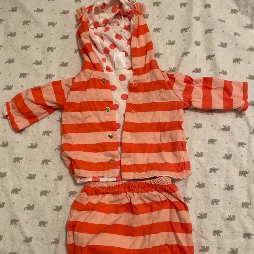 Baby Gap 0-3m reversible sweater/pant